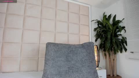 Nia online show from January 16, 1:14 pm