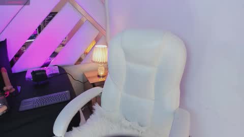 Nia online show from March 20, 4:39 am