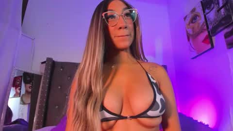 Snapshot of nia_seren chatting on February 16, 7:32 pm Nia online show from February 16, 7:32 pm