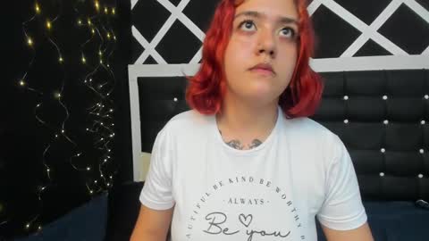 Snapshot of nia_stark chatting on February 13, 2:01 am Estefani online show from February 13, 2:01 am