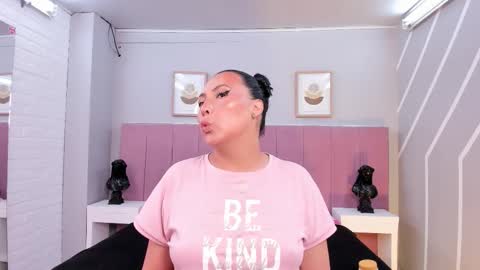 Nia velour online show from February 11, 11:26 am