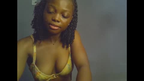Snapshot of niababy5 chatting on January 17, 6:22 pm Niababy5 online show from January 17, 6:22 pm