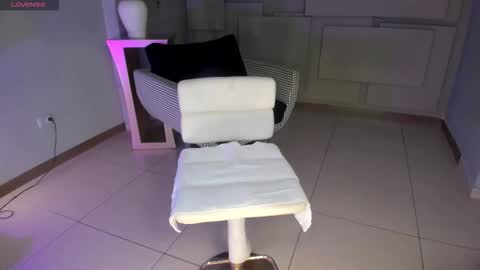 SQUIRTER DOLL    online show from December 13, 8:04 pm