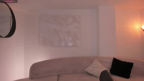 Call me Nia  online show from November 8, 11:21 am