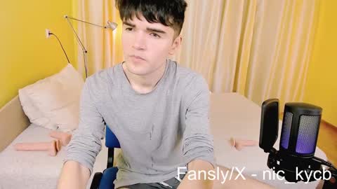 Snapshot of nic_ky chatting on December 10, 2:39 pm Nick PVT is open FanslyTwitter - Nic kycb online show from December 10, 2:39 pm
