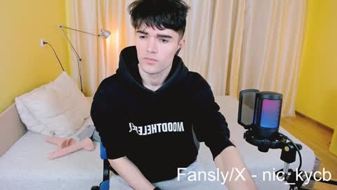 Snapshot of nic_ky chatting on December 10, 5:44 pm Nick PVT is open FanslyTwitter - Nic kycb online show from December 10, 5:44 pm