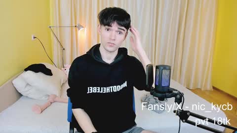 Snapshot of nic_ky chatting on December 12, 8:32 pm Nick PVT is open FanslyTwitter - Nic kycb online show from December 12, 8:32 pm