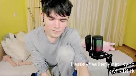 Snapshot of nic_ky chatting on December 18, 4:06 pm Nick PVT is open FanslyTwitter - Nic kycb online show from December 18, 4:06 pm