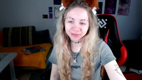 nica_kawaii online show from May 1, 7:24 am