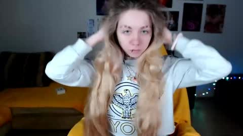 nica_kawaii online show from May 4, 7:37 am