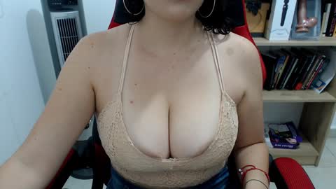 Snapshot of nice_saraa chatting on January 12, 3:46 pm sara online show from January 12, 3:46 pm