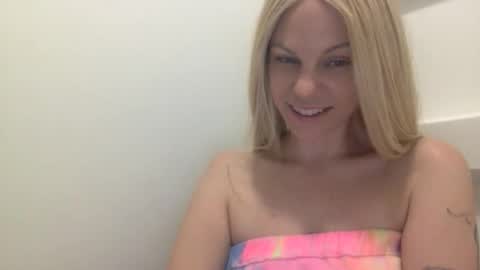 Snapshot of nicecolddrink2 chatting on February 25, 4:55 am Amber online show from February 25, 4:55 am