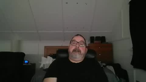 Snapshot of niceguy7208 chatting on April 6, 4:21 am niceguy7208 online show from April 6, 4:21 am