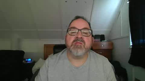 Snapshot of niceguy7208 chatting on April 10, 3:28 pm niceguy7208 online show from April 10, 3:28 pm