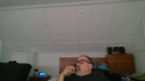 Snapshot of niceguy7208 chatting on May 18, 4:18 am niceguy7208 online show from May 18, 4:18 am