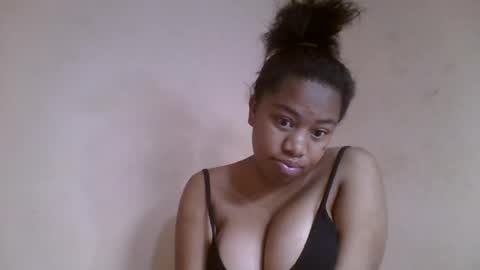 Snapshot of nicelly01 chatting on June 22, 5:59 am nicelly01 online show from June 22, 5:59 am