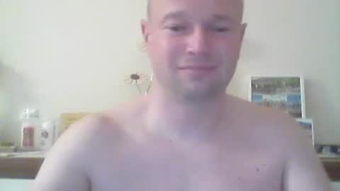 Snapshot of nick1990b chatting on April 20, 5:16 pm nick1990b online show from April 20, 5:16 pm