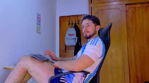 nick_moss_ online show from March 24, 2:00 pm