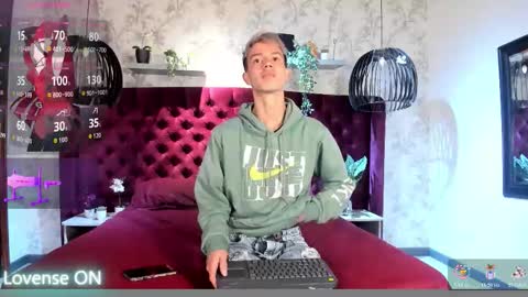 Nick  online show from November 6, 12:28 pm