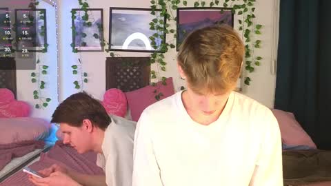 Snapshot of nick_win chatting on December 2, 3:25 pm Nick online show from December 2, 3:25 pm