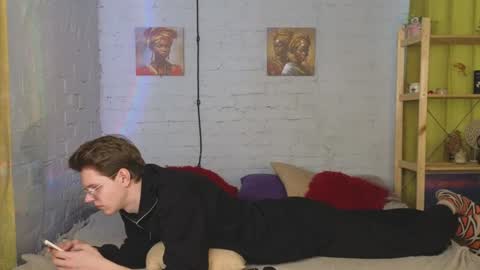 Snapshot of nick_win chatting on December 6, 5:31 am Nick online show from December 6, 5:31 am