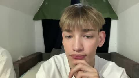 Snapshot of nick_win chatting on December 14, 8:13 am Nick online show from December 14, 8:13 am