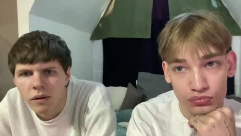 Snapshot of nick_win chatting on December 17, 8:12 am Nick online show from December 17, 8:12 am