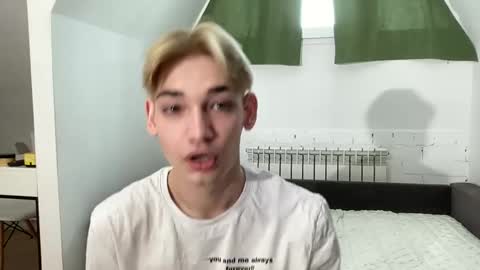 Snapshot of nick_win chatting on January 8, 6:09 am Nick online show from January 8, 6:09 am