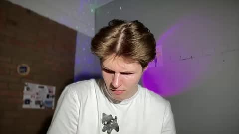 Snapshot of nick_win chatting on January 25, 1:19 pm Nick online show from January 25, 1:19 pm