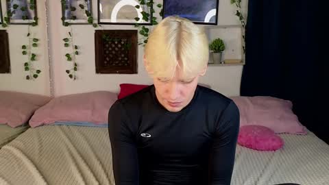 Snapshot of nick_win chatting on January 28, 2:10 pm Nick online show from January 28, 2:10 pm