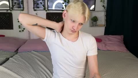 Snapshot of nick_win chatting on January 29, 10:27 am Nick online show from January 29, 10:27 am