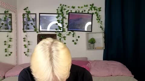 Snapshot of nick_win chatting on January 31, 10:31 am Nick online show from January 31, 10:31 am