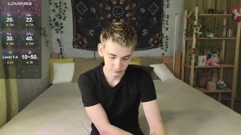 Snapshot of nick_win chatting on November 15, 4:36 pm Nick online show from November 15, 4:36 pm