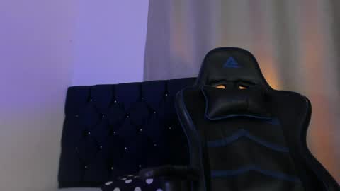 nick_zackk online show from May 4, 4:19 am