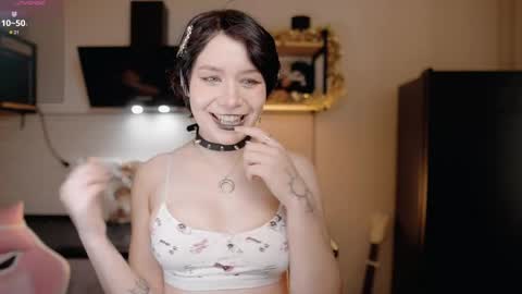 Snapshot of nickari_x chatting on April 19, 5:40 am nickari_x online show from April 19, 5:40 am
