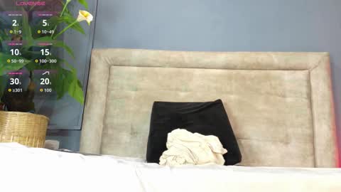 Snapshot of nicki__snow chatting on February 18, 2:13 pm Your baby Nicol online show from February 18, 2:13 pm