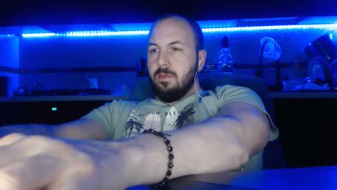 Julian online show from April 2, 11:24 pm