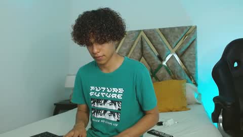 Nickolas Muoz online show from January 8, 3:07 pm