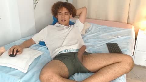Nickolas Muoz online show from February 4, 8:49 pm