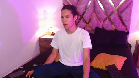 Nickolas Muoz online show from September 11, 3:01 pm