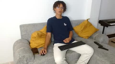 Nickolas Muoz online show from September 18, 2:08 pm