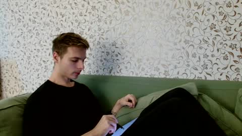 Nick online show from December 12, 9:30 am