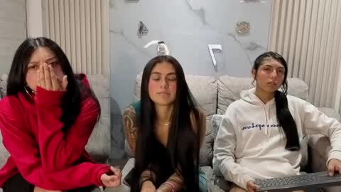 nicky_as online show from May 6, 7:02 am