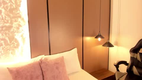 Nicky  online show from December 21, 2:30 am