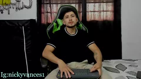 Snapshot of nicky_vance chatting on November 6, 9:37 pm nicky online show from November 6, 9:37 pm