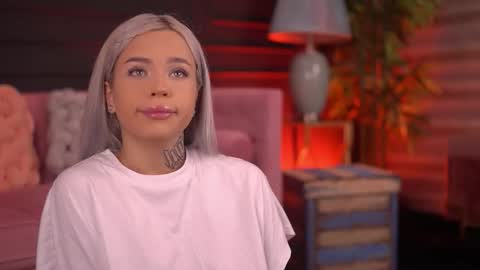 Nicky online show from November 7, 7:03 pm