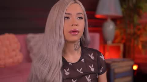 Nicky online show from November 8, 7:01 pm