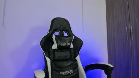 Snapshot of nickyblazze_ chatting on September 20, 1:34 pm Nicky online show from September 20, 1:34 pm