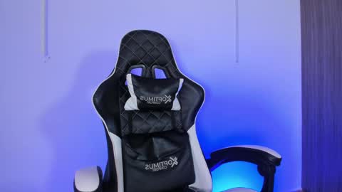 Snapshot of nickyblazze_ chatting on September 25, 3:27 pm Nicky online show from September 25, 3:27 pm