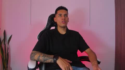 Snapshot of nickyblazze_ chatting on September 30, 8:03 pm Nicky online show from September 30, 8:03 pm